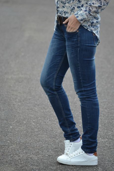 DENIM + CAMISA ESTAMPADA