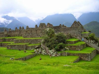 Grupo de las Tres Portadas,  Machu Picchu, Perú, La vuelta al mundo de Asun y Ricardo, round the world, mundoporlibre.com