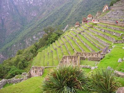 Bancales  con los graneros,  Machu Picchu, Perú, La vuelta al mundo de Asun y Ricardo, round the world, mundoporlibre.com