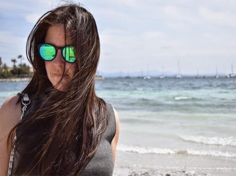 Mirrored sunnies, plastic shoes