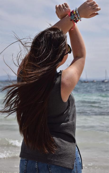 Mirrored sunnies, plastic shoes