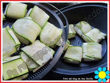 *Rollitos de calabacines rellenos de pollo en salsa de tomate (thermomix)