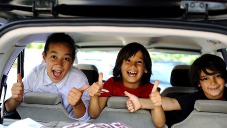 Consejos para viajar en coche con niños en el puente