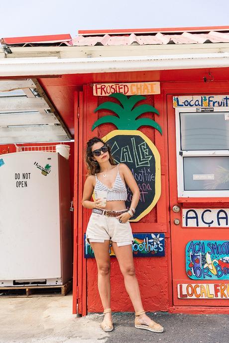 Crochet_Top-Levis_Vintage-Espadrilles-Revolve_Clothing-Maje_Belt-Outfit-Hawai-Kauai-Collage_Vintage-28