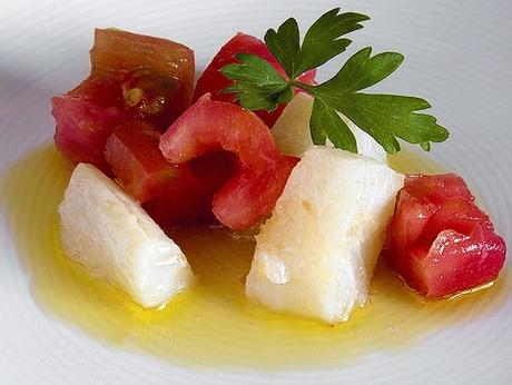 Ensalada de bacalao con tomate