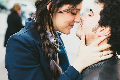 Besos esquimales entre novios de Sicilia y Zaragoza