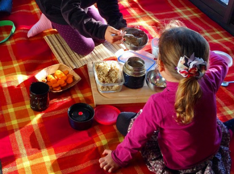 Picnics sostenibles para disfrutar de la primavera Picnic sostenible y ecológico