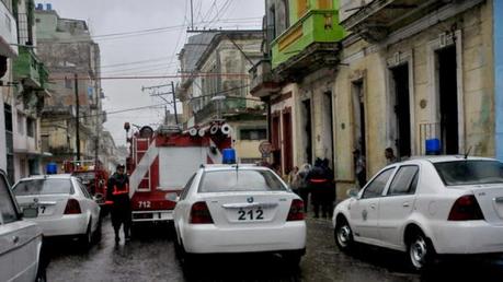 Reportan dos fallecidos y daños materiales por lluvias en La Habana