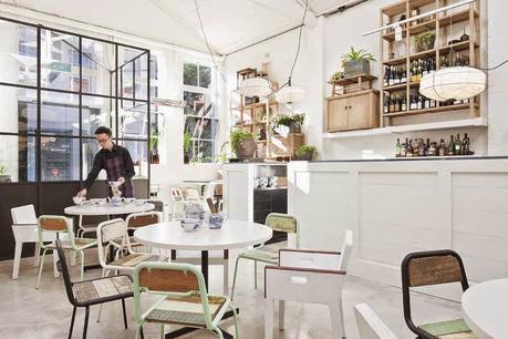 Combinación de estilos en este restaurante y local de té en Australia