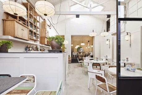 Combinación de estilos en este restaurante y local de té en Australia