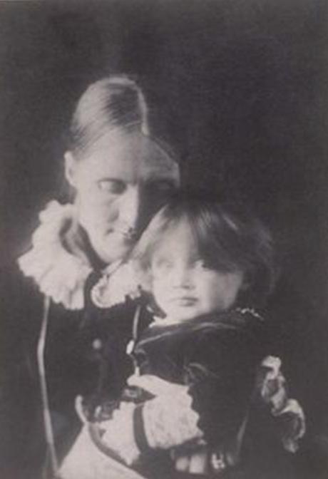 Virginia Woolf con su madre