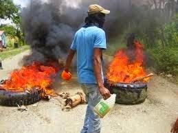 Bloquean entrada Cabral en reclamo Obras Públicas pague quincenas.