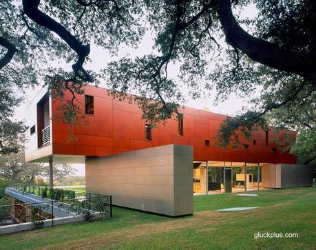 Esta impresionante casa estadounidense tiene tres niveles, uno soterrado Residencia contemporánea en Austin, Texas