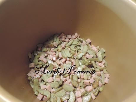 Tortilla de alcachofas, jamón de pavo y queso de cabra.