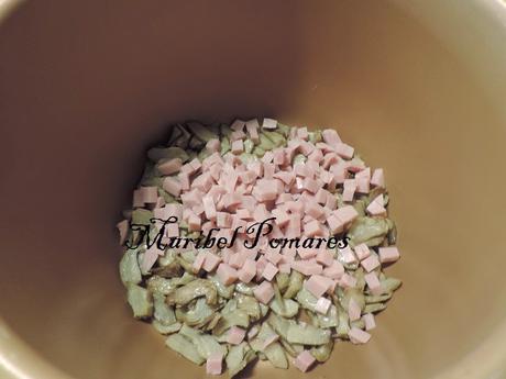 Tortilla de alcachofas, jamón de pavo y queso de cabra.