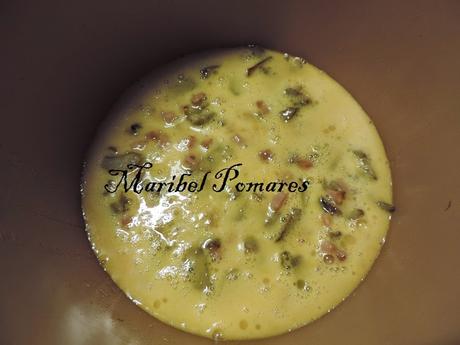 Tortilla de alcachofas, jamón de pavo y queso de cabra.