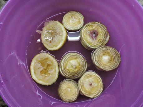 Tortilla de alcachofas, jamón de pavo y queso de cabra.