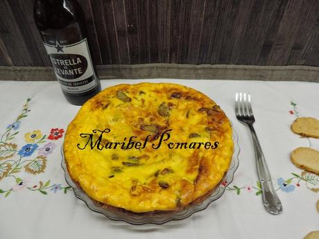 Tortilla de alcachofas, jamón de pavo y queso de cabra.