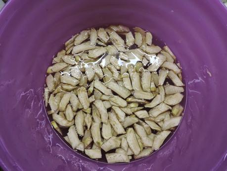 Tortilla de alcachofas, jamón de pavo y queso de cabra.