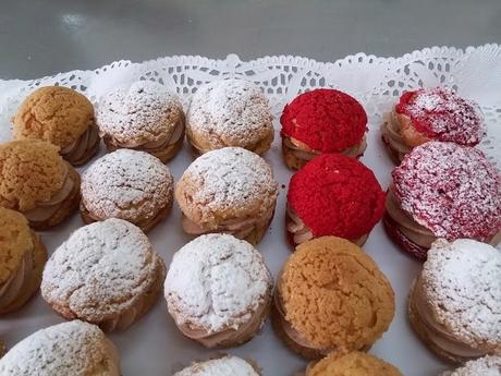 BOCADITOS DE PASTA CHOUX CON CRAQUELIN RELLENOS DE TRUFA