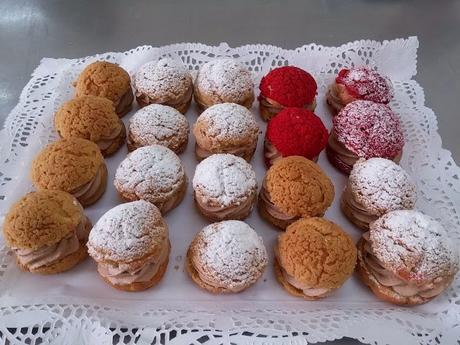 BOCADITOS DE PASTA CHOUX CON CRAQUELIN RELLENOS DE TRUFA