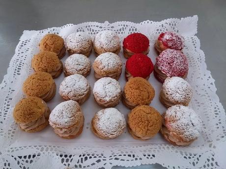 BOCADITOS DE PASTA CHOUX CON CRAQUELIN RELLENOS DE TRUFA