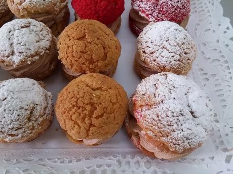 BOCADITOS DE PASTA CHOUX CON CRAQUELIN RELLENOS DE TRUFA