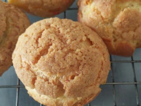 BOCADITOS DE PASTA CHOUX CON CRAQUELIN RELLENOS DE TRUFA