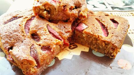 Bizcocho vegano de plátano y fresa