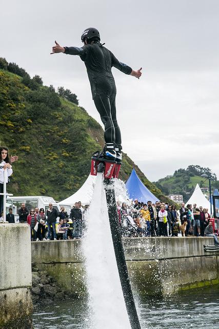 Exhibición flyboard en Laredo