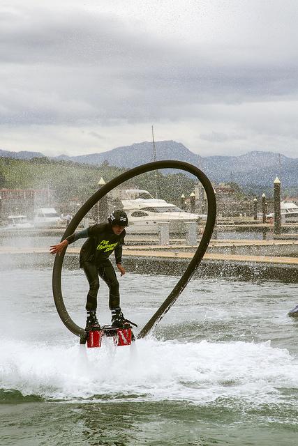 Exhibición flyboard en Laredo