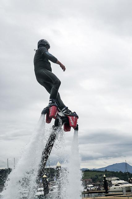 Exhibición flyboard en Laredo