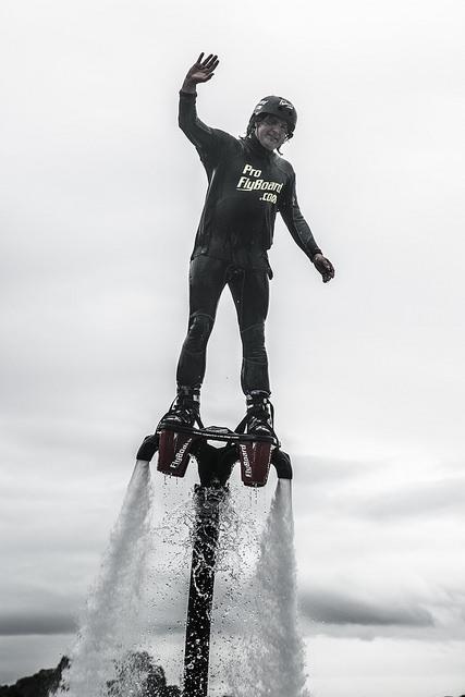 Exhibición flyboard en Laredo