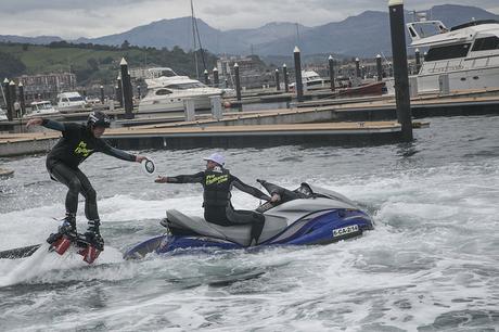 Exhibición flyboard en Laredo