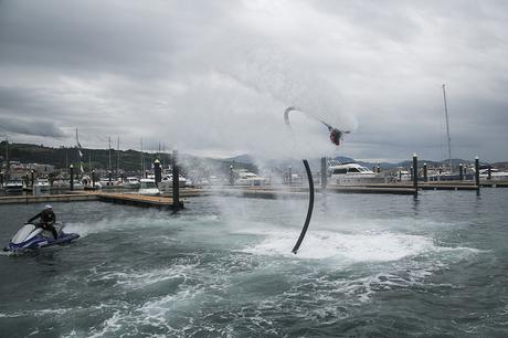 Exhibición flyboard en Laredo