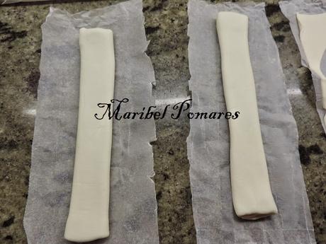 Cañas de hojaldre y nutella.