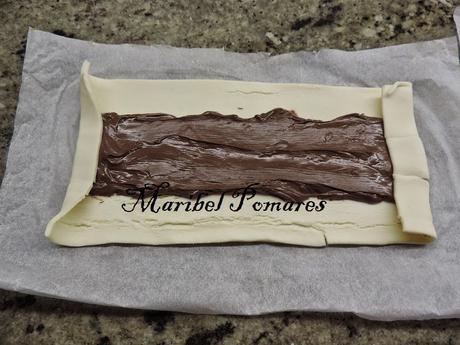 Cañas de hojaldre y nutella.