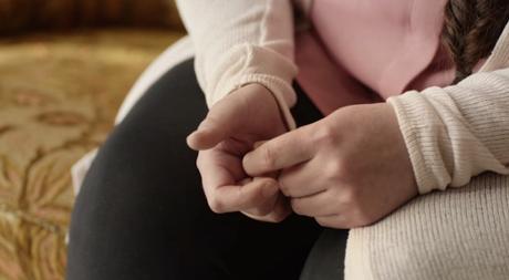 Dove pregunta a tres mujeres ciegas sobre la belleza en su nuevo spot en Suecia