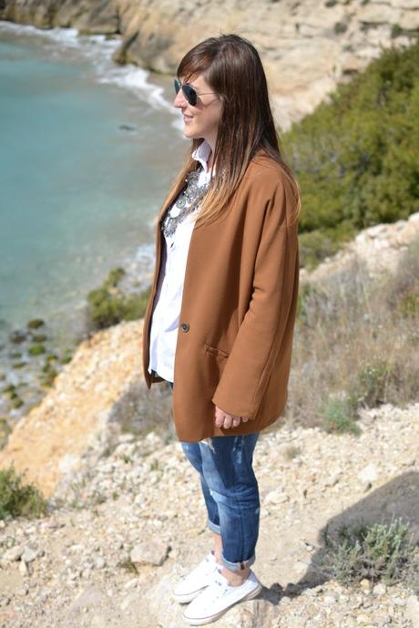 Look of the day: Camel Blazer