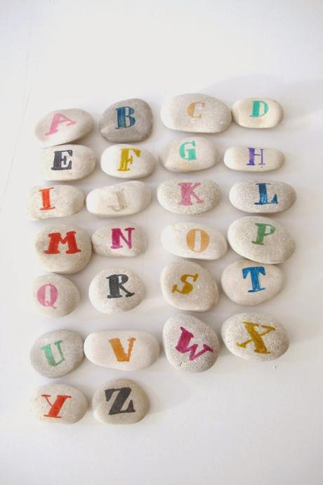 DIY: UN ABECEDARIO HECHO CON PIEDRAS