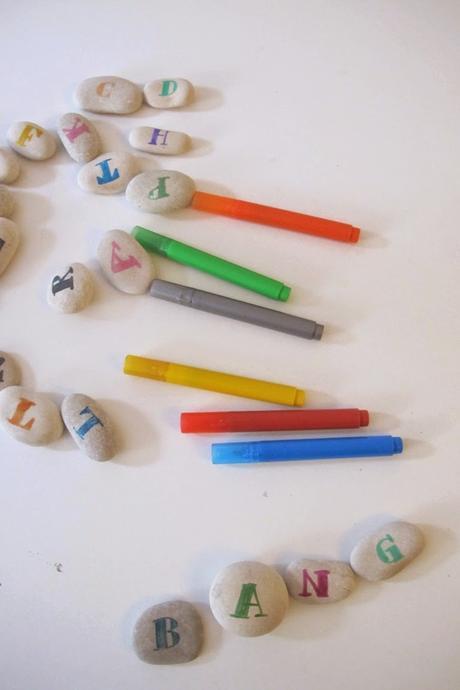 DIY: UN ABECEDARIO HECHO CON PIEDRAS