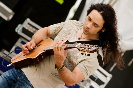 Russ Hewitt-Bajo el Sol