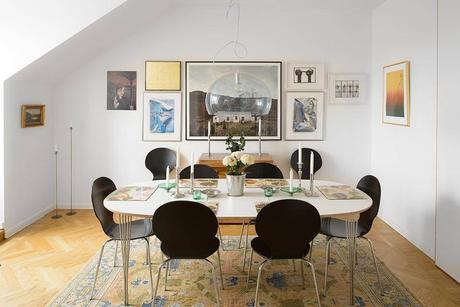 PAREDES DECORADAS Y ESTILO NÓRDICO CONTEMPORÁNEO CON TONOS NEUTROS