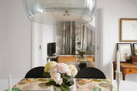 PAREDES DECORADAS Y ESTILO NÓRDICO CONTEMPORÁNEO CON TONOS NEUTROS