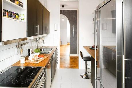 PAREDES DECORADAS Y ESTILO NÓRDICO CONTEMPORÁNEO CON TONOS NEUTROS