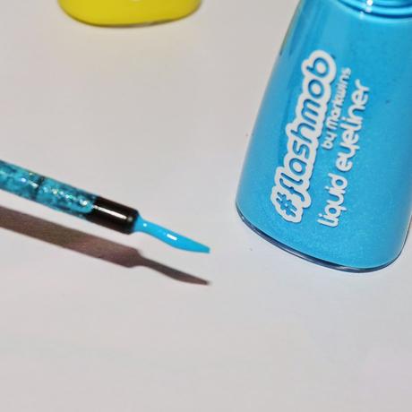 Delineadores vibrantes!! ~ Liquid Electricity - #Flashmob