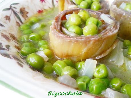 ALCAUCILES CON CHÍCHAROS: ALCACHOFAS CON GUISANTES