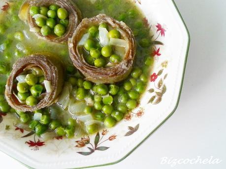ALCAUCILES CON CHÍCHAROS: ALCACHOFAS CON GUISANTES