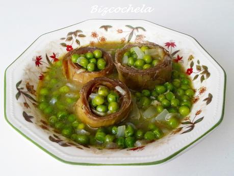ALCAUCILES CON CHÍCHAROS: ALCACHOFAS CON GUISANTES
