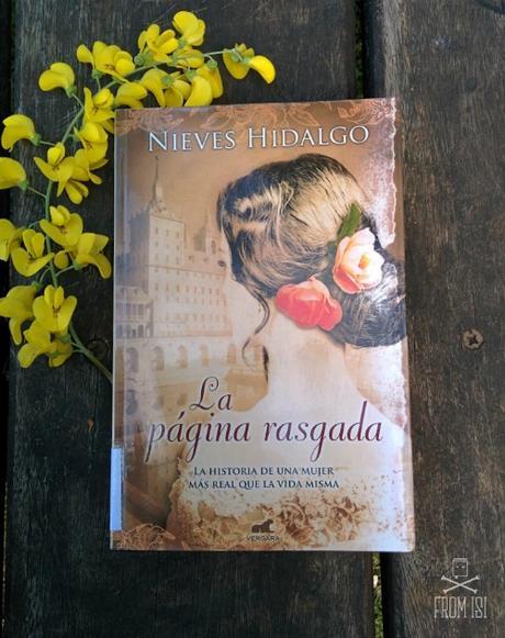 La página rasgada Nieves Hidalgo